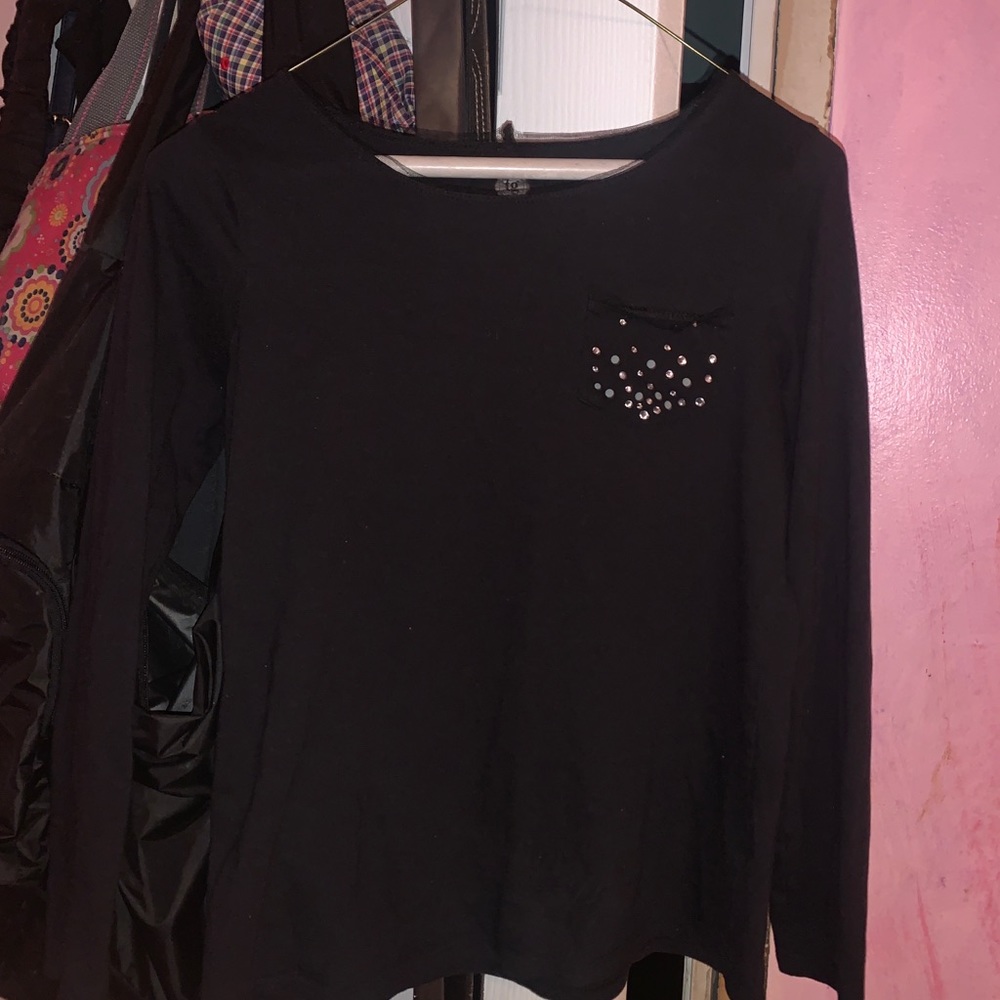A long sleeve shirt